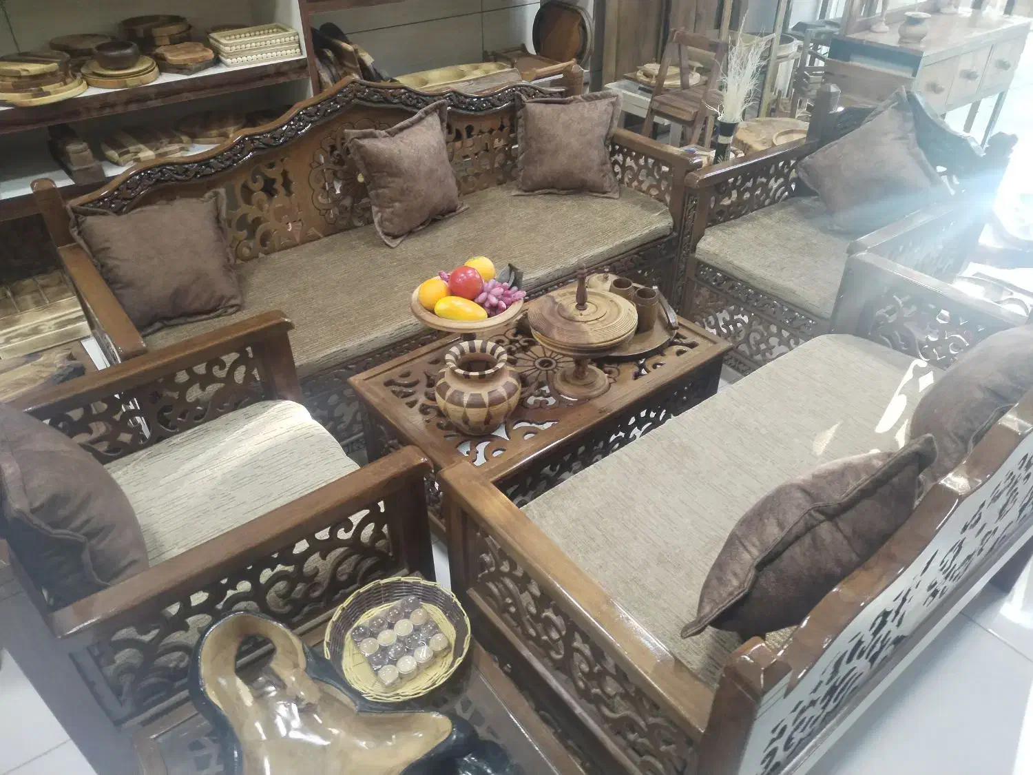 ست مبلمان سنتی|مبلمان خانگی و میز عسلی|شهرضا, |دیوار