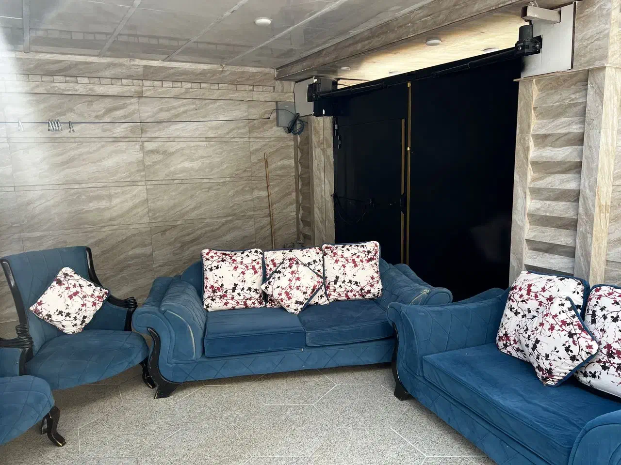 مبل هفت نفره|مبلمان خانگی و میز عسلی|مرودشت, فیروزی|دیوار