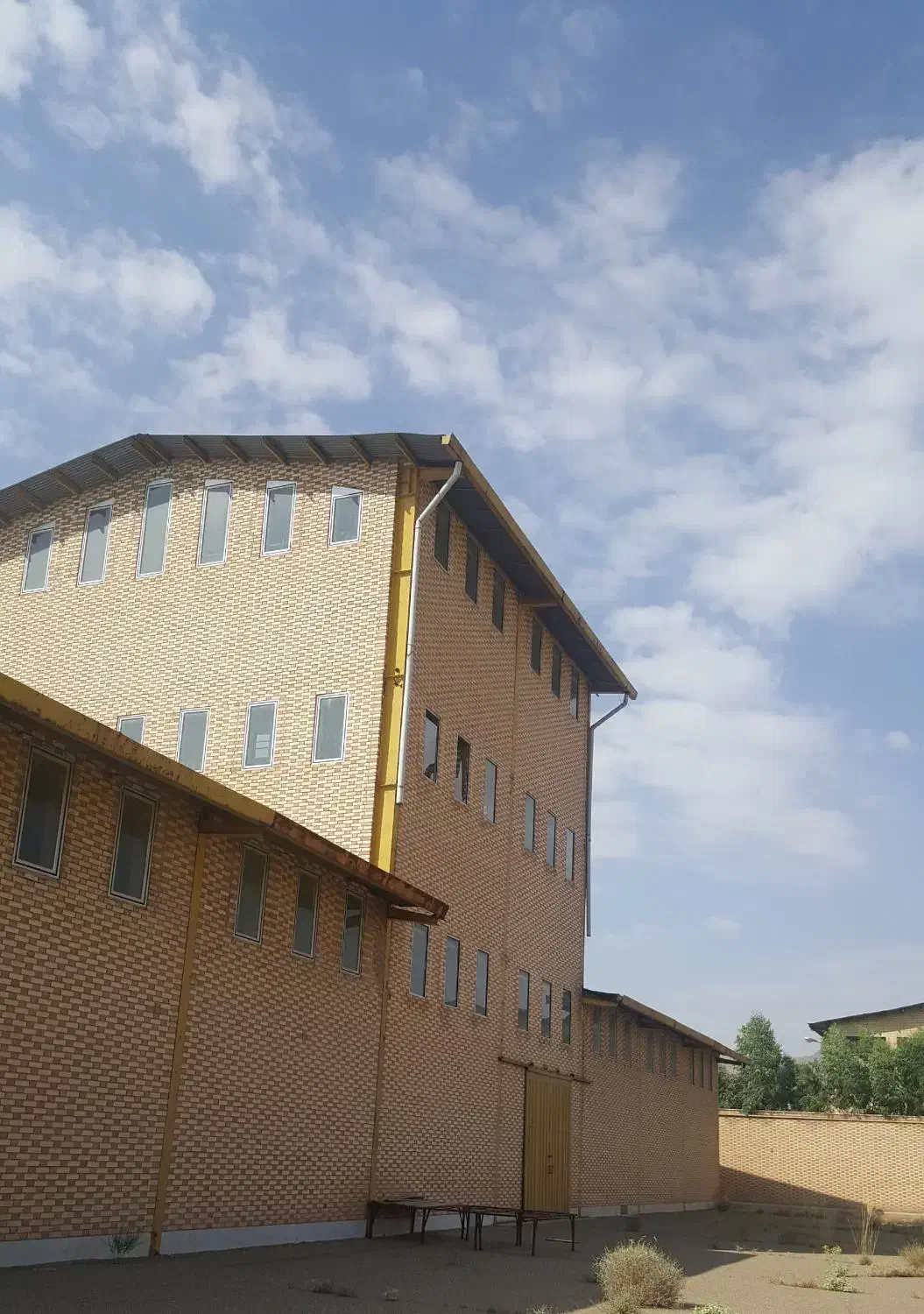 ۱۰۰۰ متر کارخانه* ۱۰۰ متر دفتر اداری|فروش دفتر صنعتی، کشاورزی، تجاری|سلفچگان, |دیوار