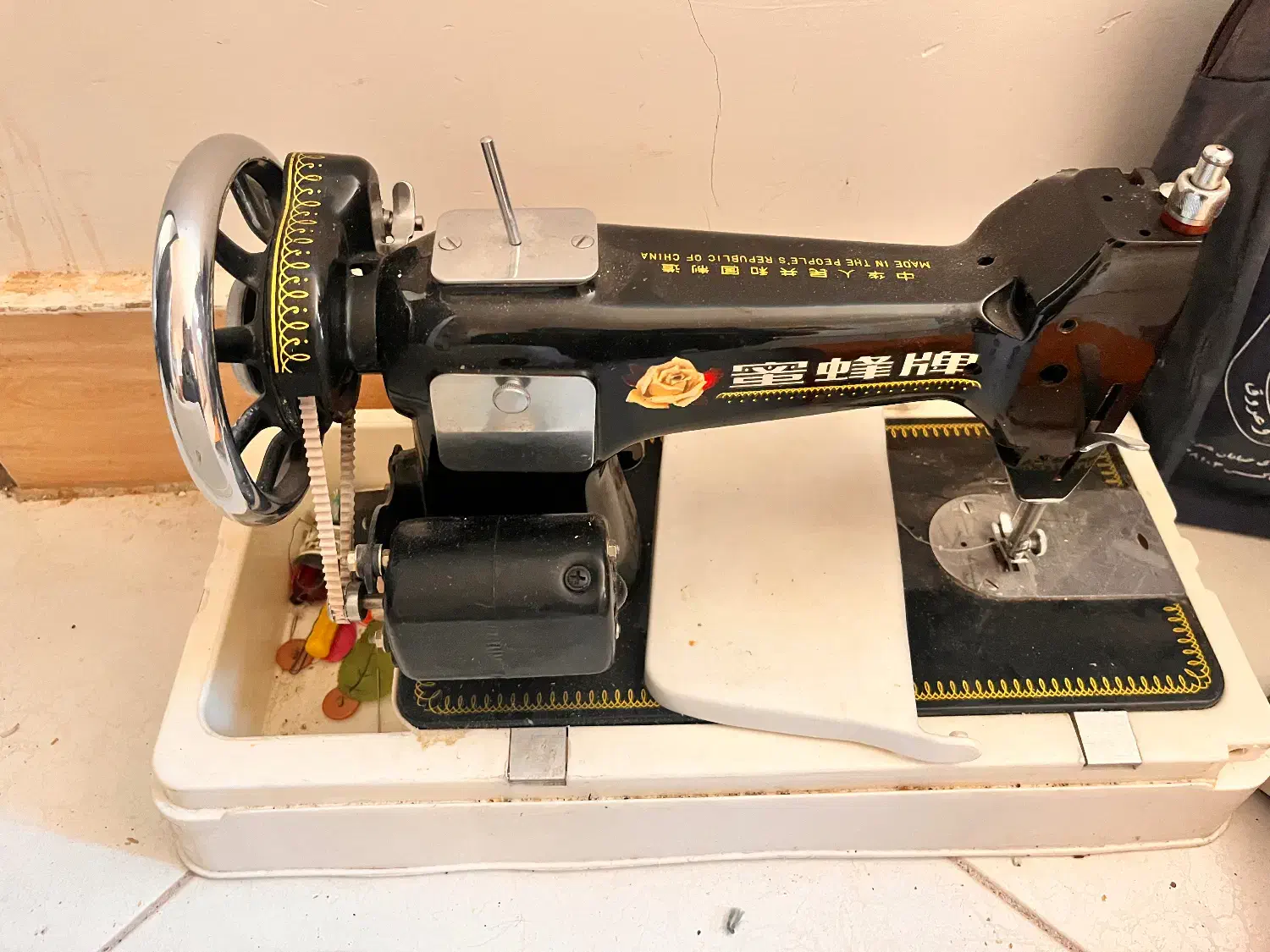 چرخ خیاطی نو بوفه و آکواریوم با وسایل کامل فوری|چرخ خیاطی و ریسندگی|بیرجند, |دیوار