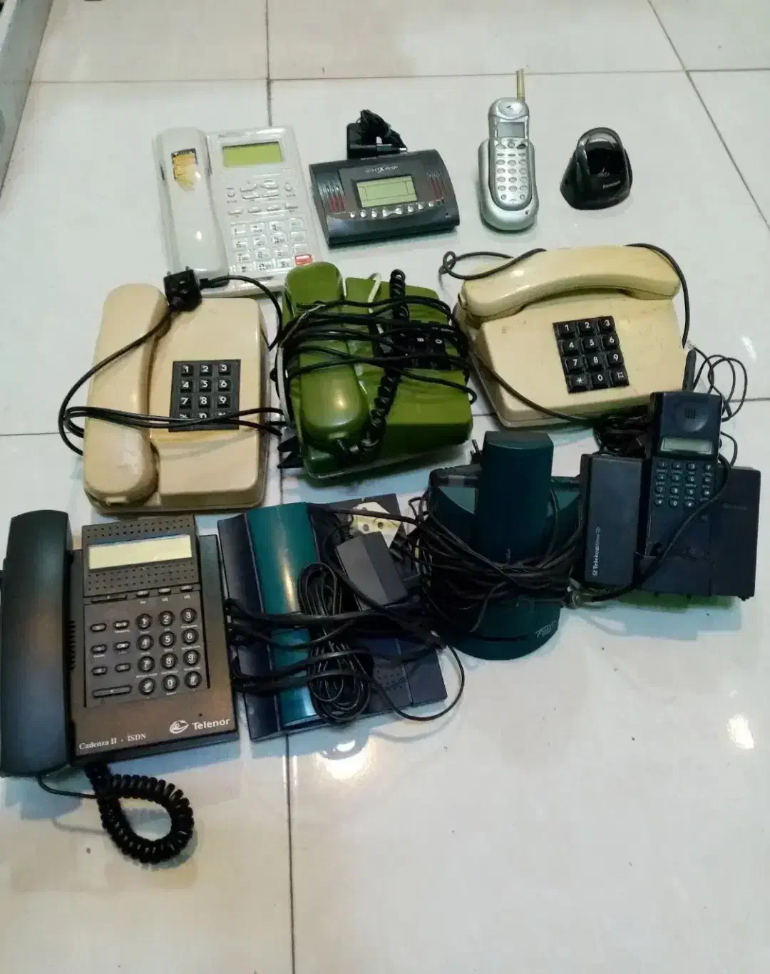 تلفن قدیمی و عتیقه|تلفن رومیزی|مشهد, امام خمینی|دیوار