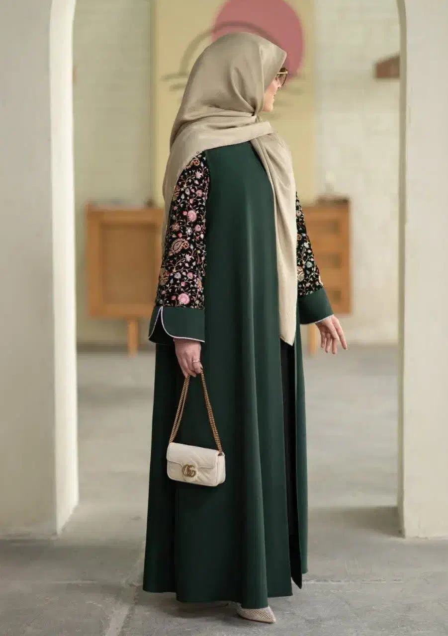 عبای سبز رنگ|لباس|قم, مسجد امام حسن|دیوار