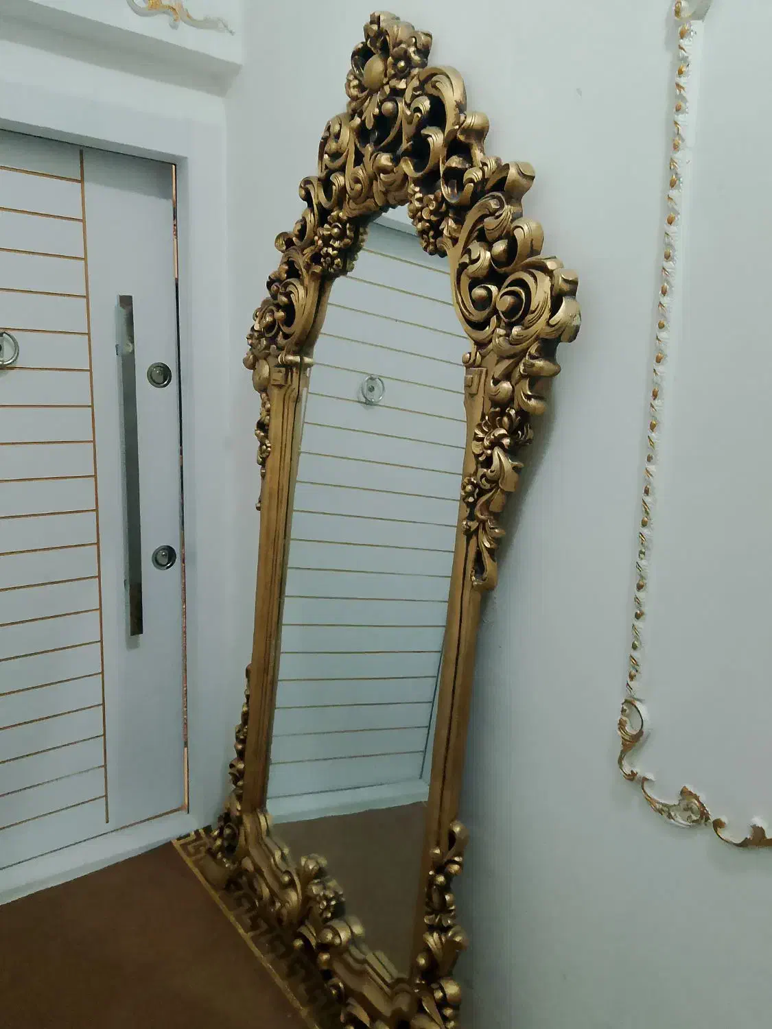 آینه قدی|آینه|شیراز, سینما سعدی|دیوار