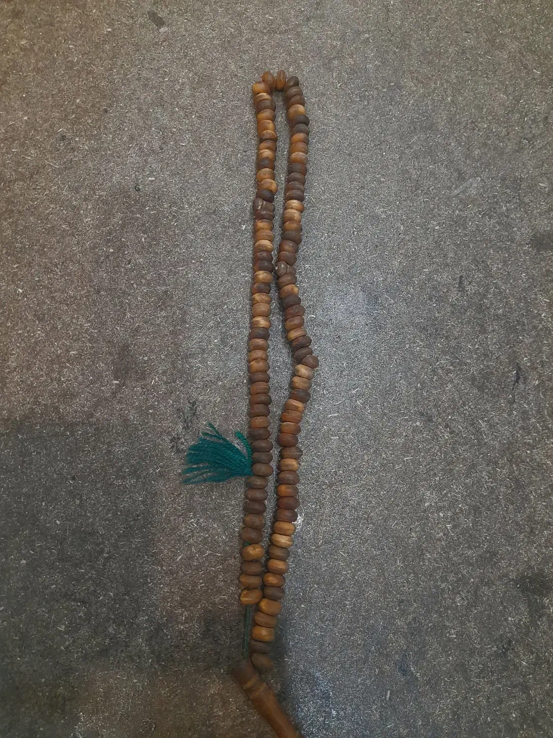 تسبیح چوب|کلکسیون اشیاء عتیقه|گلبهار, شهر جدید گلبهار|دیوار