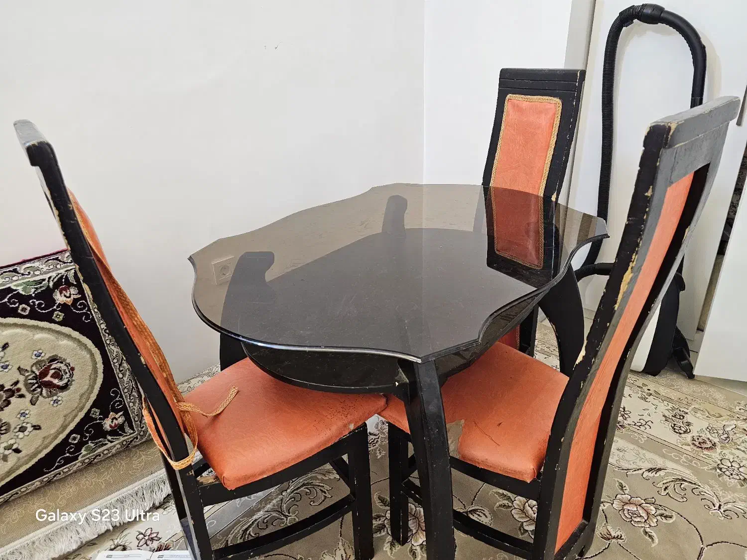 میز نهار خوری با سه صندلی|میز و صندلی غذاخوری|نیشابور, شهرک ولیعصر|دیوار