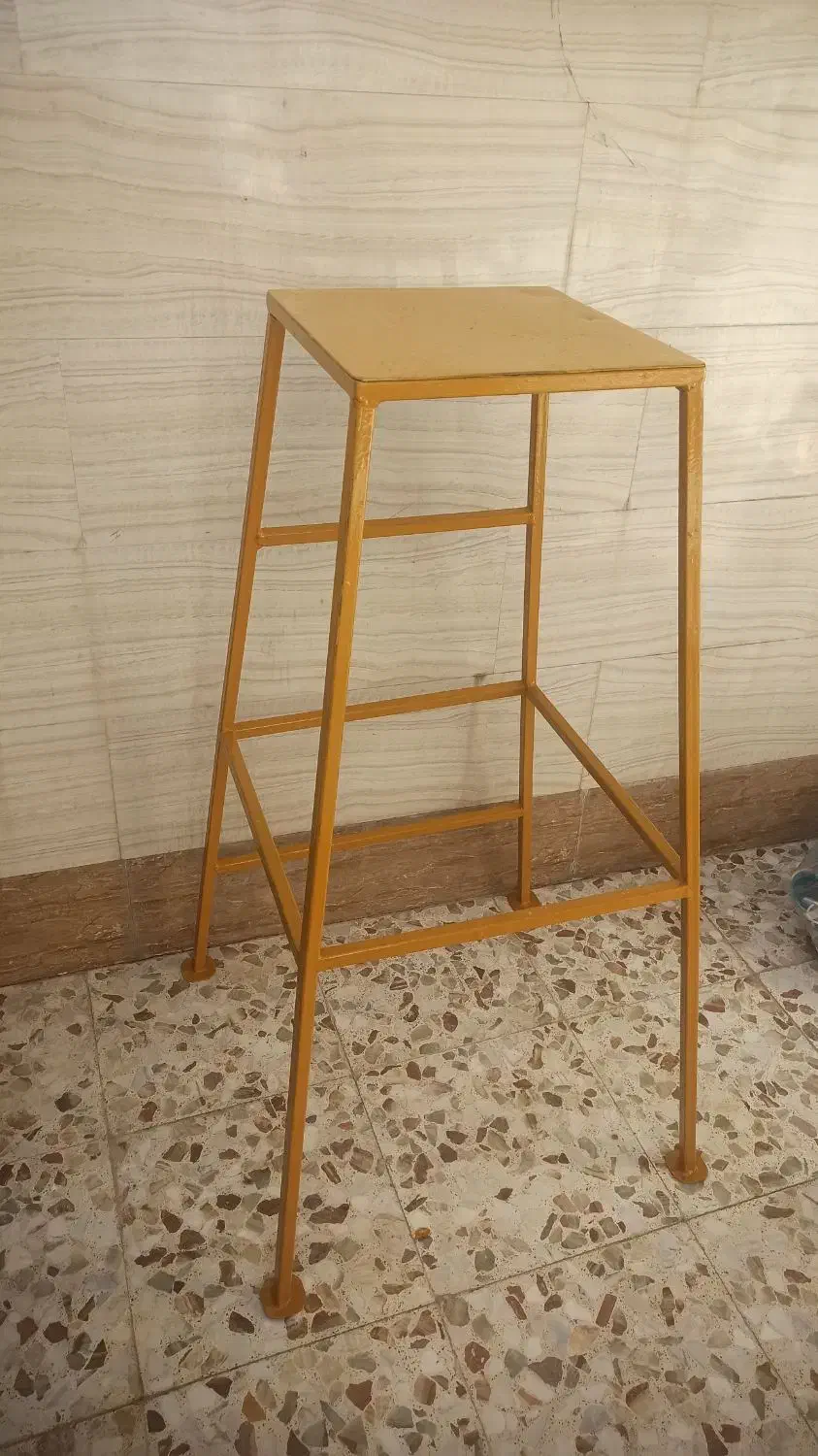 چهارپایه|صندلی و نیمکت|خرمآباد, |دیوار