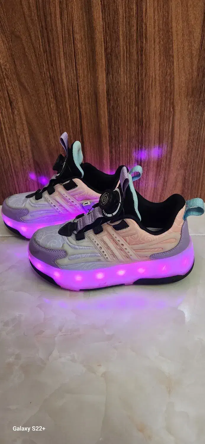 کفش چرخ دار|کفش و لباس بچه|رشت, کوی مهر|دیوار