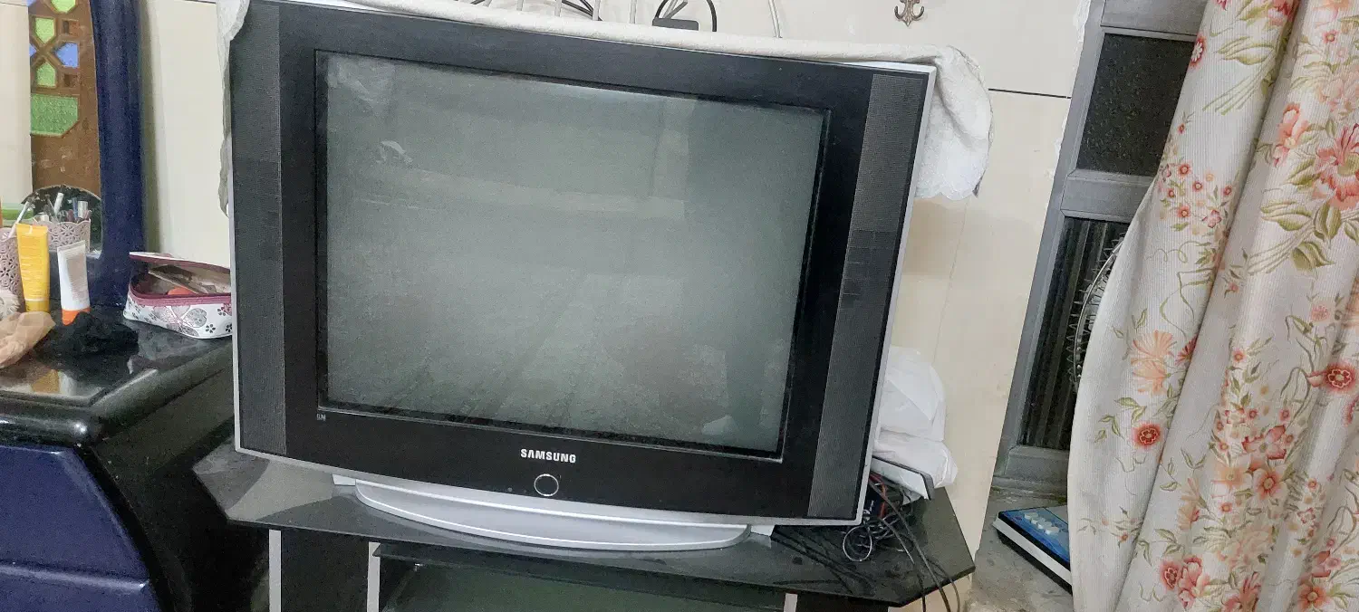 میز و تلوزیون|تلویزیون و پروژکتور|لار, |دیوار