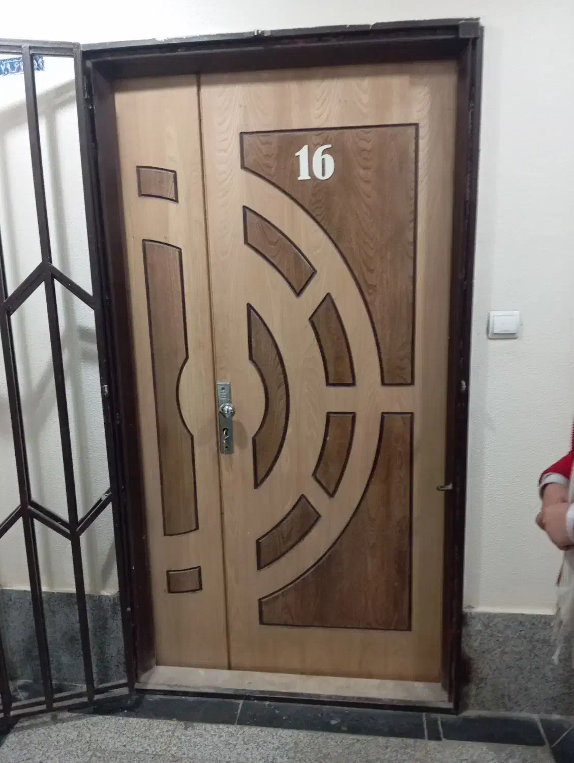 درب ورودی چوبی|مصالح و تجهیزات ساختمان|شاهینشهر, مسکن مهر|دیوار