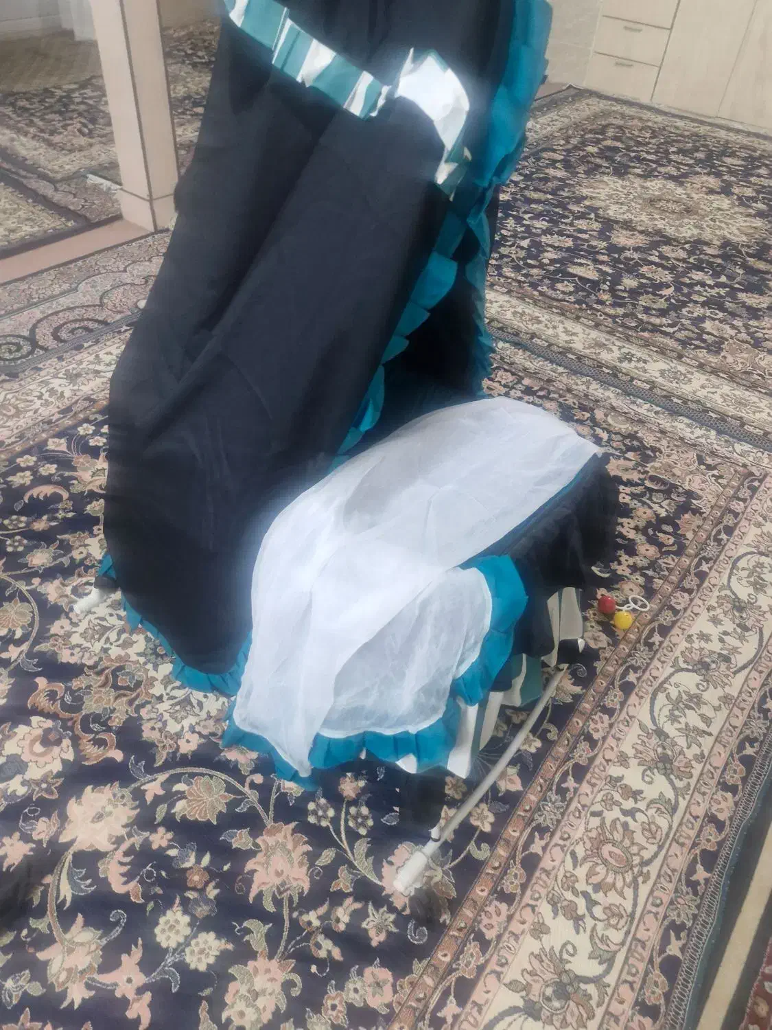 گهواره چرخ دار فلزی نو|تخت و صندلی بچه|ورامین, ورامین|دیوار