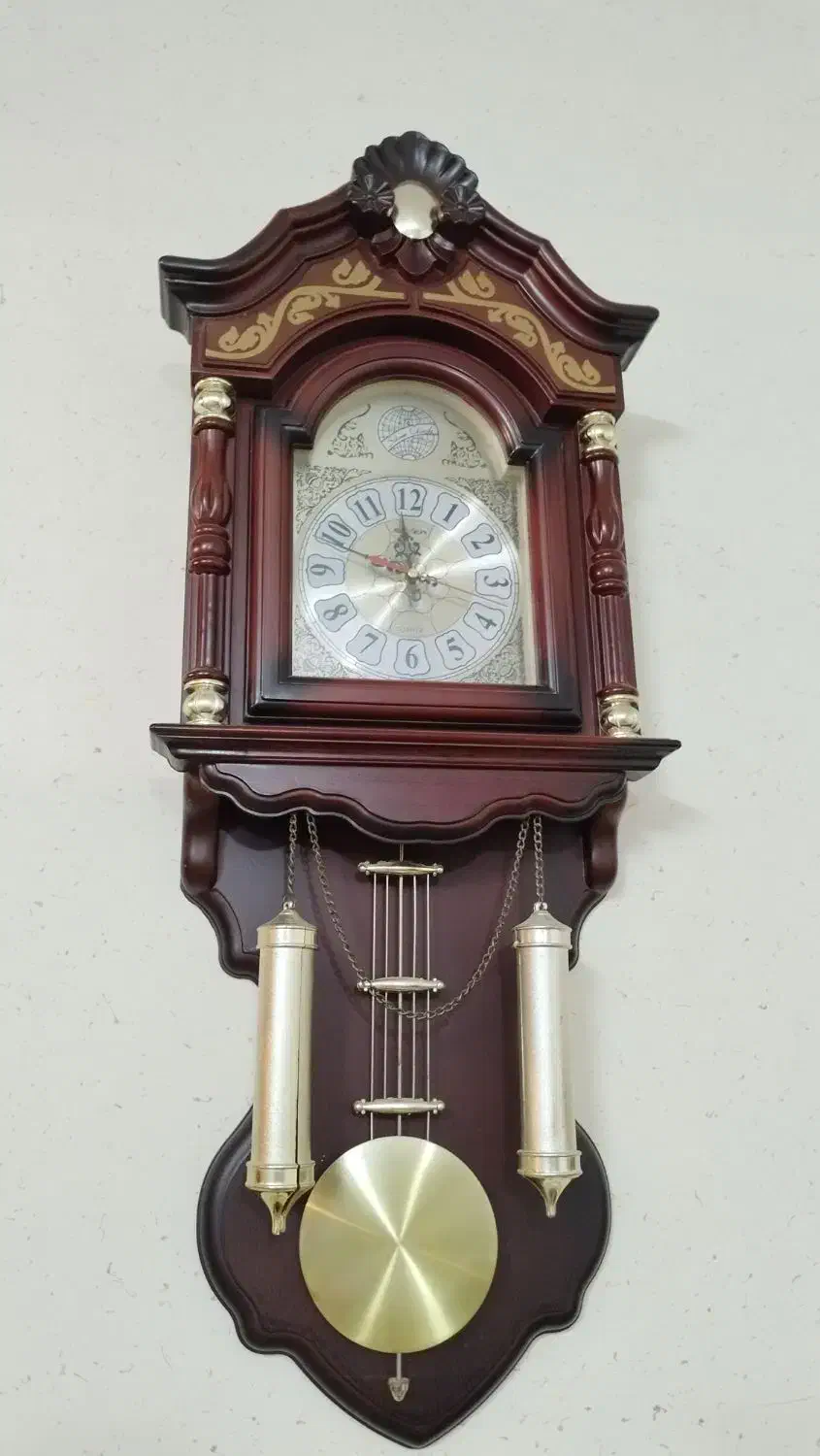 فروش دو ساعت دیواری دست دوم|ساعت دیواری و تزئینی|اصفهان, احمدآباد|دیوار