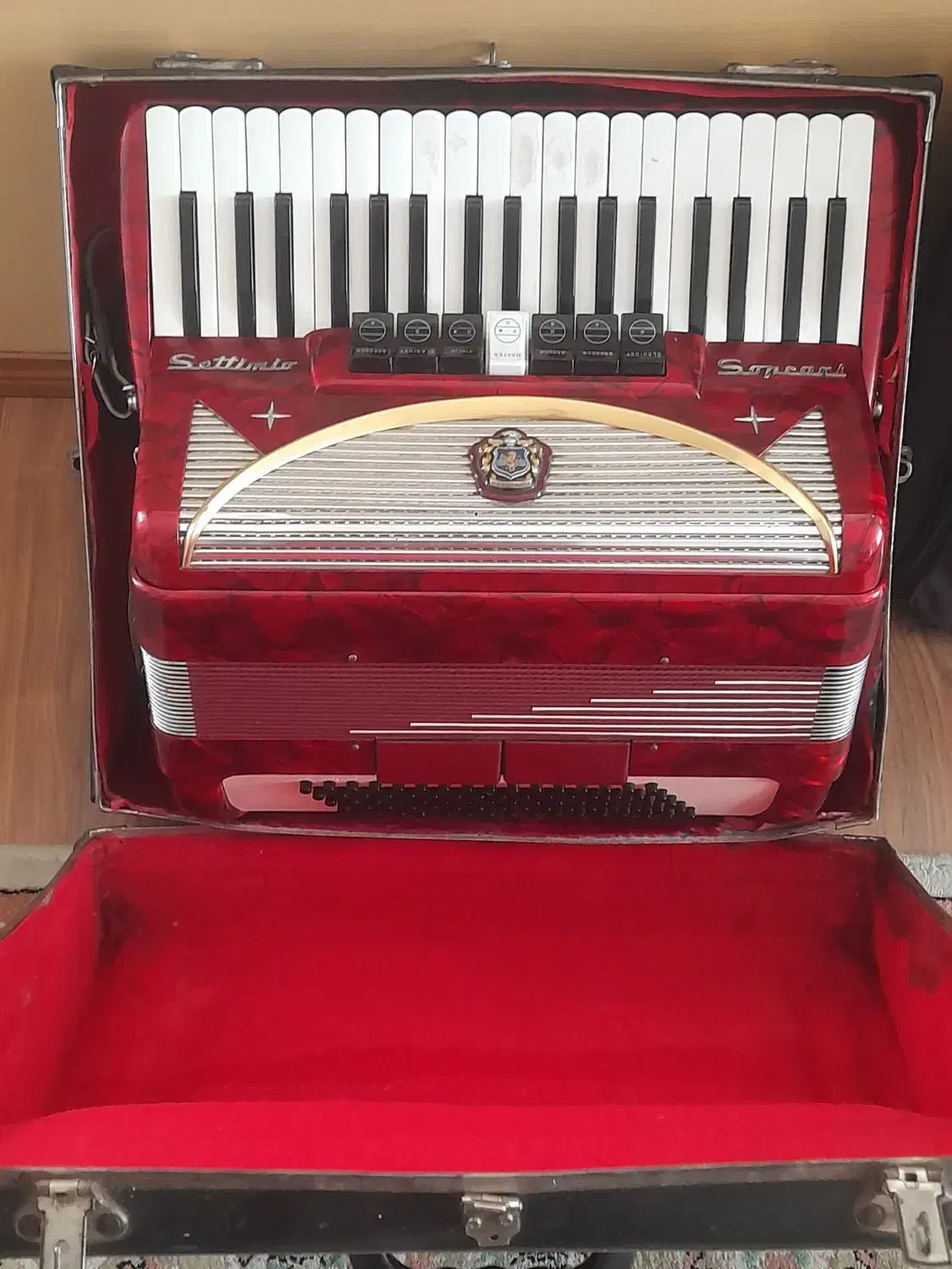 آکاردئون ایتالیایی بسیار تمیز کلکسیونی|پیانو، کیبورد، آکاردئون|اردبیل, |دیوار