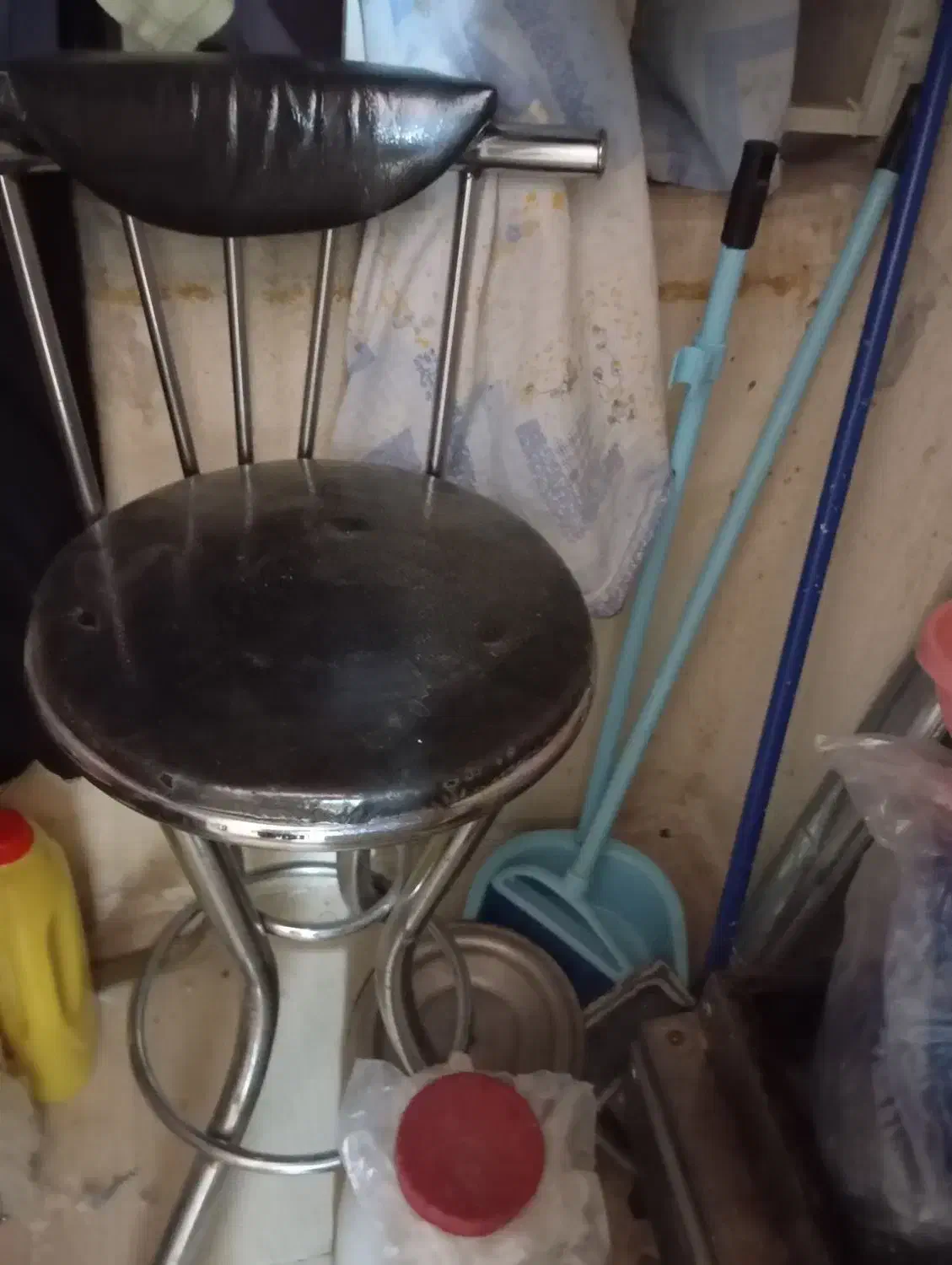 سلام‌یک‌صندلی‌پشت‌‌یا‌برای‌پا‌ظرفشوی‌خوب|صندلی و نیمکت|بروجرد, |دیوار