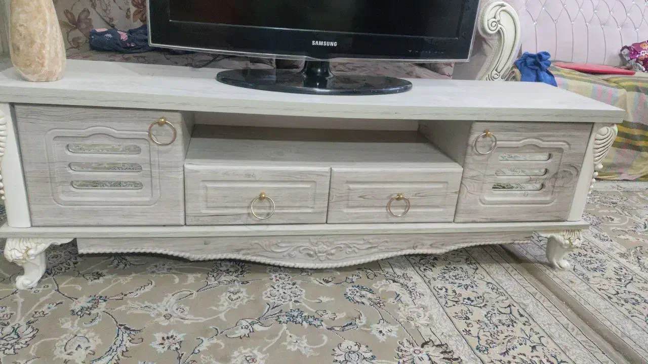 میزتلویزیون|میز تلویزیون|ری, علایین|دیوار