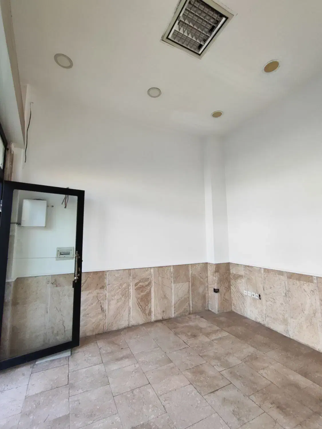 اجاره مغازه ۲۱ متری/نزدیک خ اصلی/تر وتمیز|اجارهٔ مغازه و غرفه|آمل, |دیوار