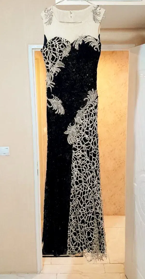 لباس مجلسی مشکی|لباس|اندیشه, اندیشه فاز ۳|دیوار