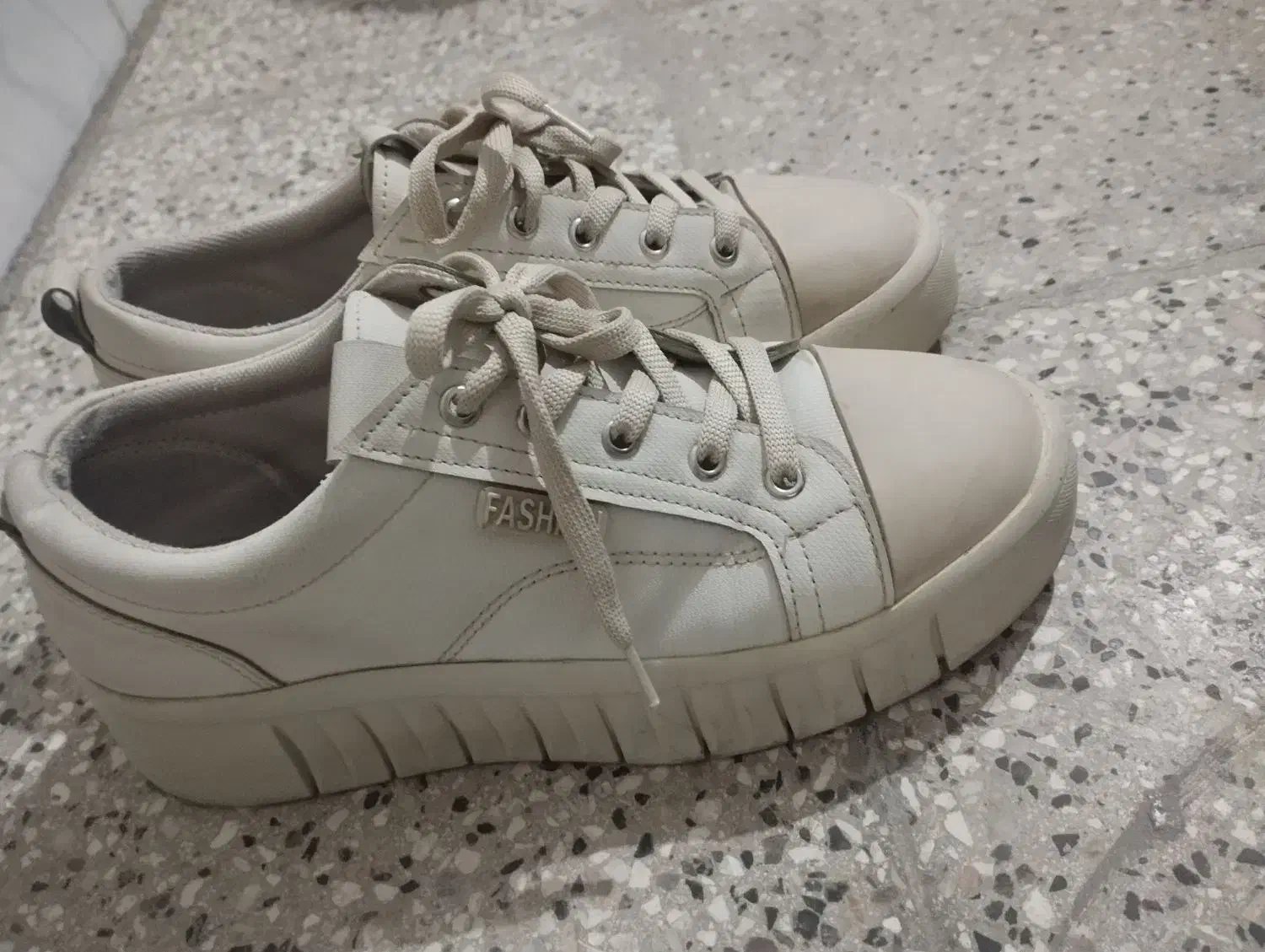 کفش نو|کیف، کفش، کمربند|نیشابور, شهرک اندیشه|دیوار