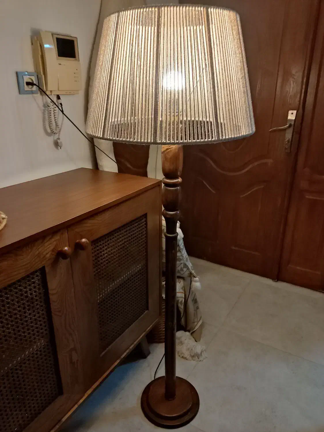 آباژور پایه چوبی|چراغ خواب و آباژور|بندر انزلی, کوی آزادگان|دیوار