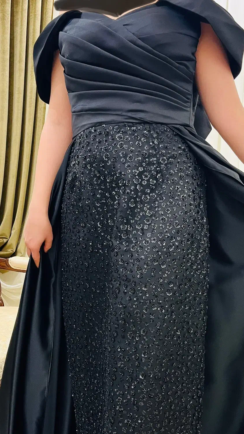 لباس کارشده مجلل|لباس|مراغه, |دیوار