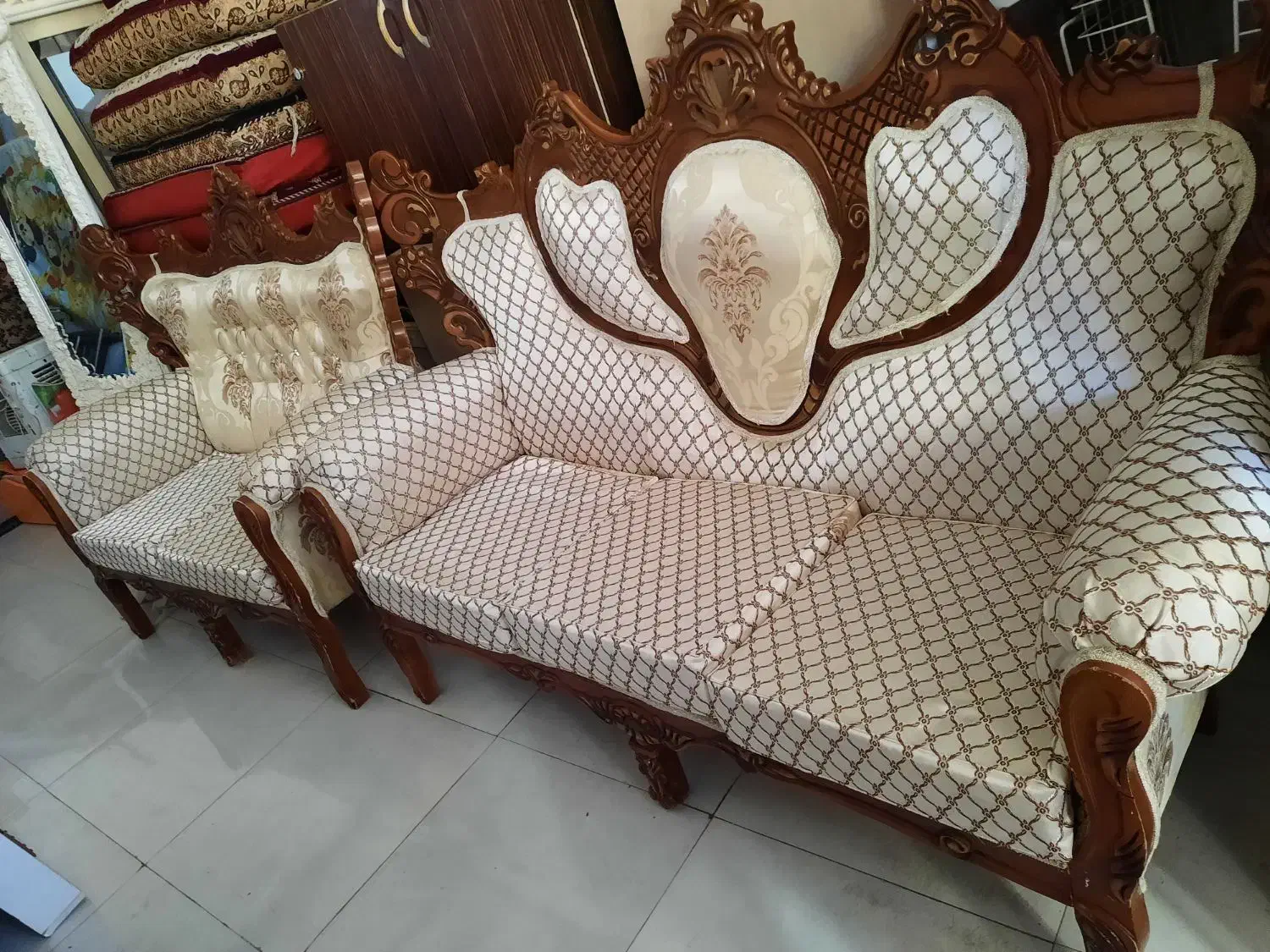 مبل ۷نفره سلطنتی پارچه خارجی درجه یک|مبلمان خانگی و میز عسلی|مریوان, |دیوار