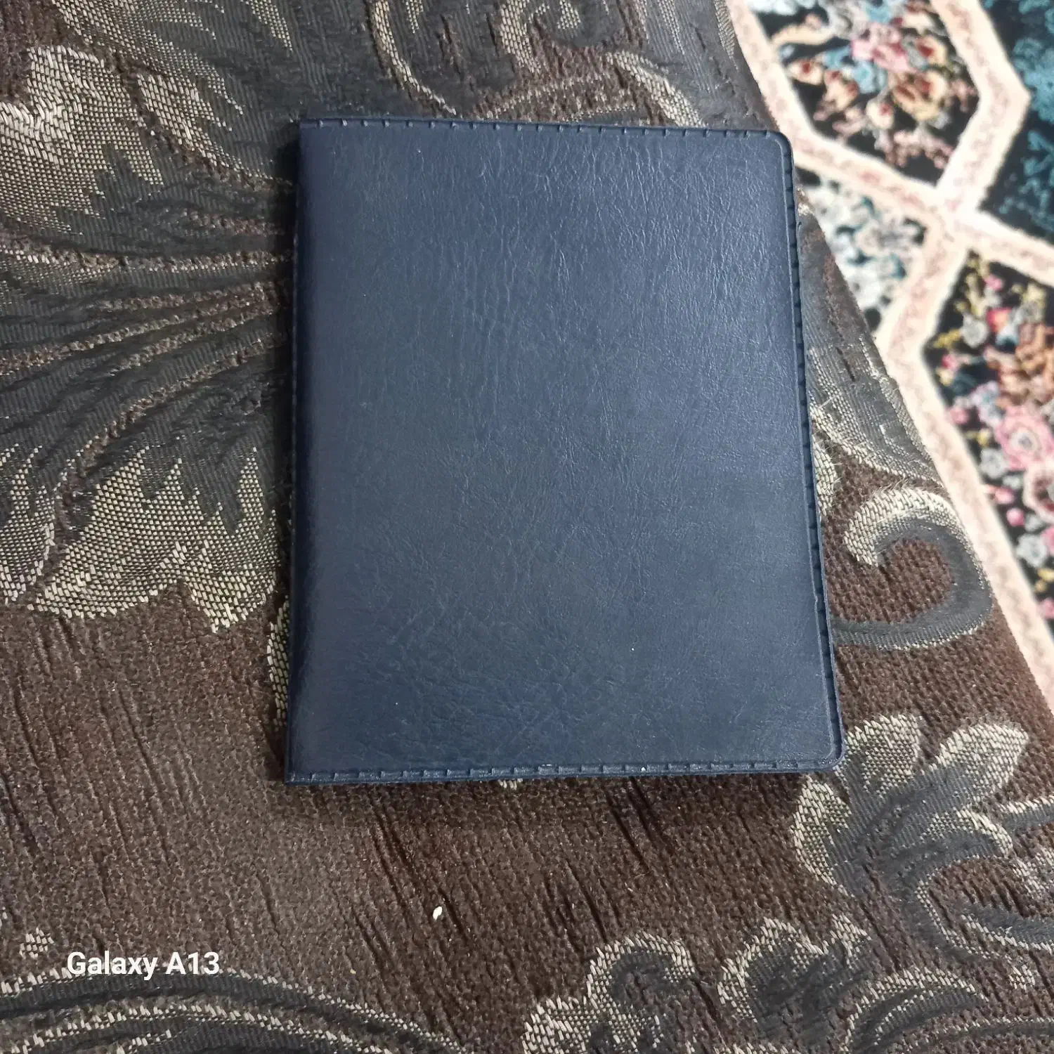 کبف مدارک|اشیا|دوگنبدان, |دیوار