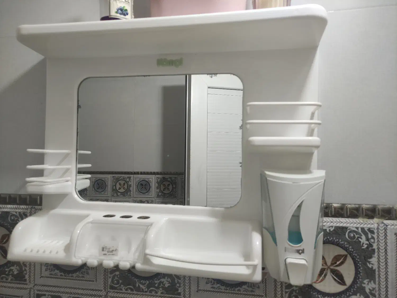 یک عدد روشویی دستشویی و حمام تمیز و سالم|لوازم سرویس بهداشتی|چمران, |دیوار