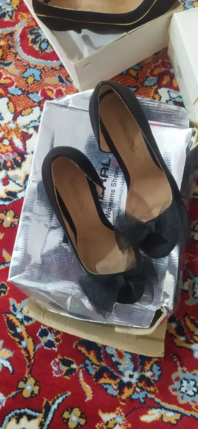 کفش|کیف، کفش، کمربند|اهر, |دیوار