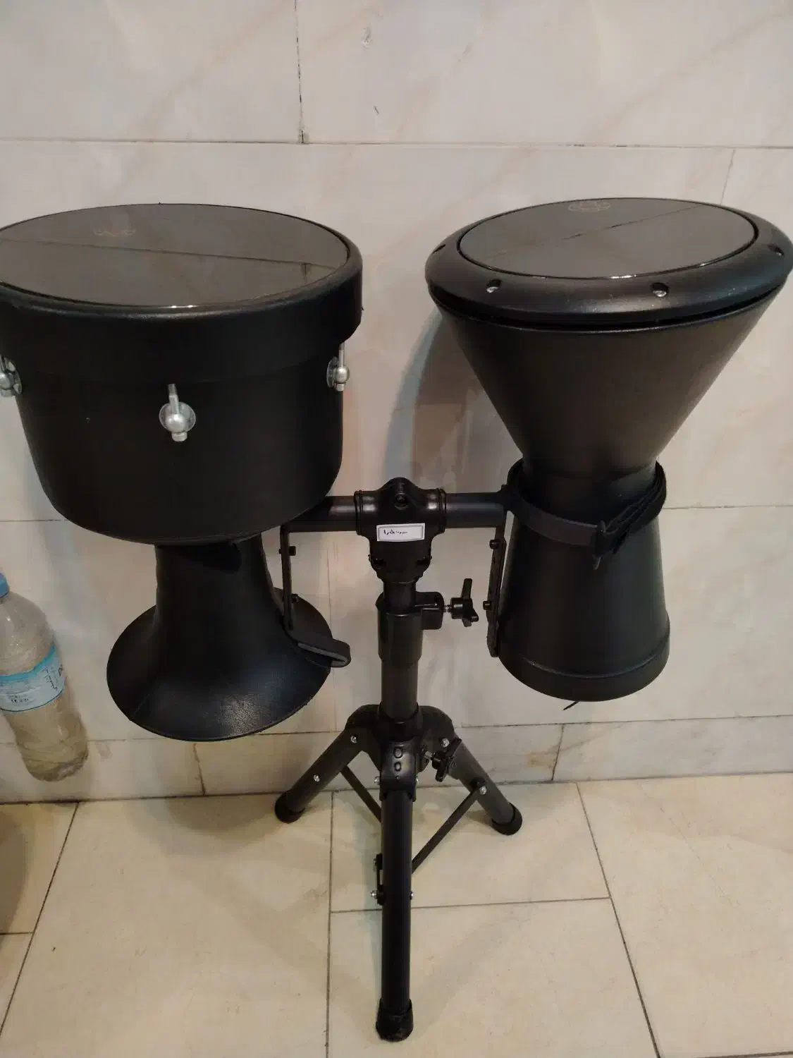 ضرب و تمپو|درام و پرکاشن|اصفهان, بهارستان|دیوار