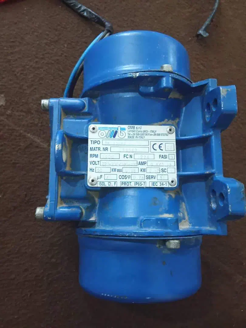 موتور ویبره 3 فاز سیم پیچ تعویض شده|ماشین‌آلات صنعتی|صدرا-فارس, فاز ۱|دیوار