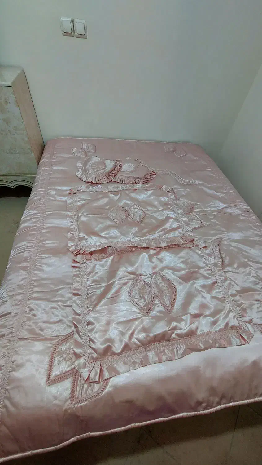 روتختی دونفره ساتن صورتی رنگ همراه روبالشی|سرویس روتختی|تهران, سعادت‌آباد|دیوار