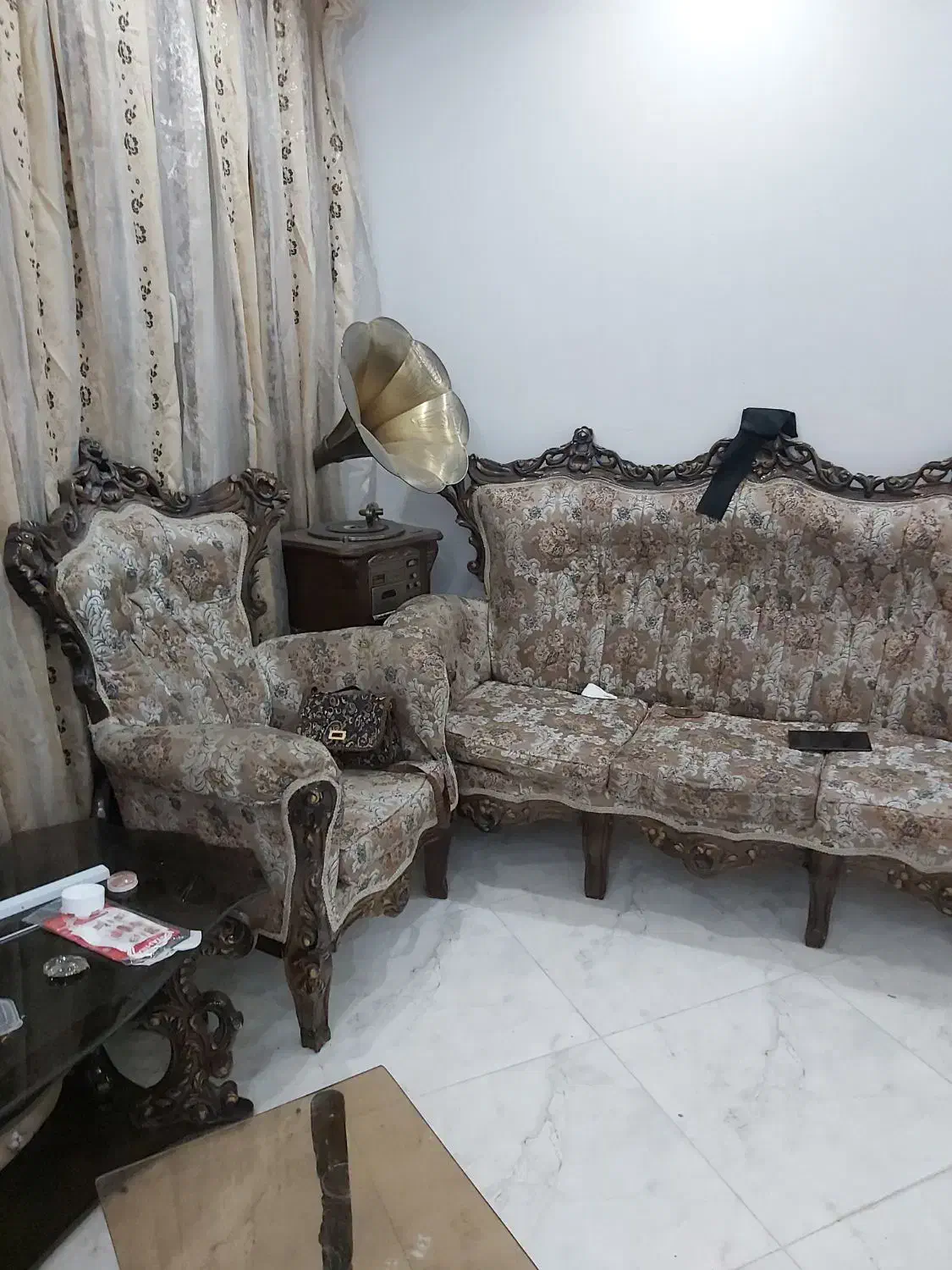 مبل ۹ نفره تمیز و سالم|مبلمان خانگی و میز عسلی|پرند, فاز ۳|دیوار