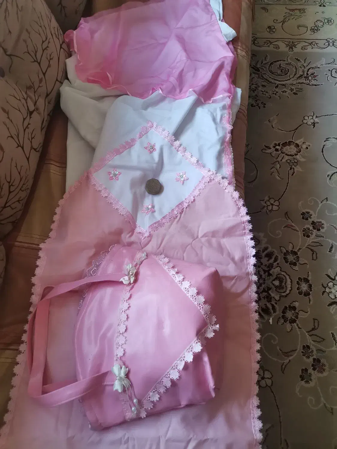 چادر  نماز|لباس|رباط‌کریم, مسکن مهر آبشناسان|دیوار