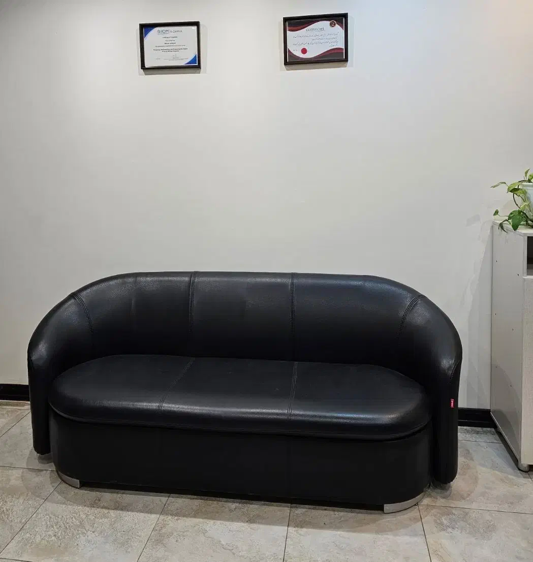 مبل چرم ۳ نفره نیلپر|مبلمان اداری|کاشان, شهرک فرهنگیان|دیوار