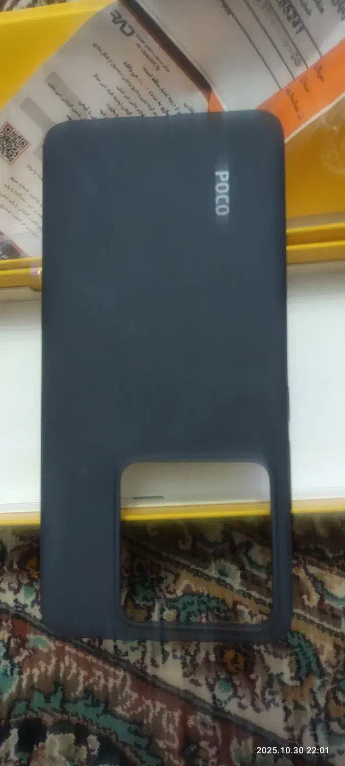 گوشی pocomvporo ضربه روی سرامیک  ال سی دی|موبایل|تهران, فاطمی|دیوار