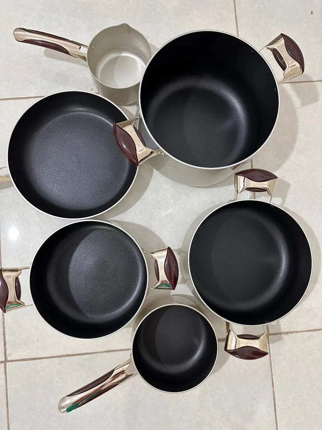 قابلمه‌تفلون لاوسونگ|ظروف پخت‌وپز|یزد, |دیوار