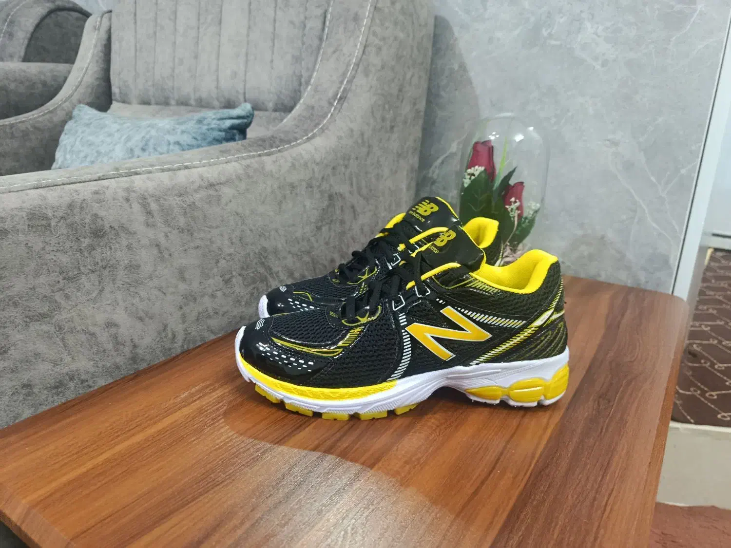 کتونی ..زنانه|کیف، کفش، کمربند|اشتهارد, |دیوار