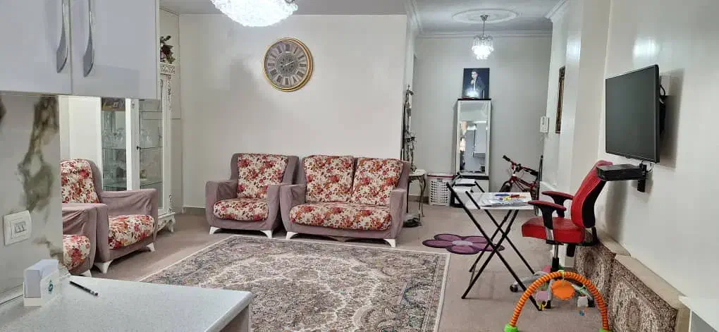 63مترطبقه1پارکینگ1خوابه آسانسور خ حیدری ک درختی