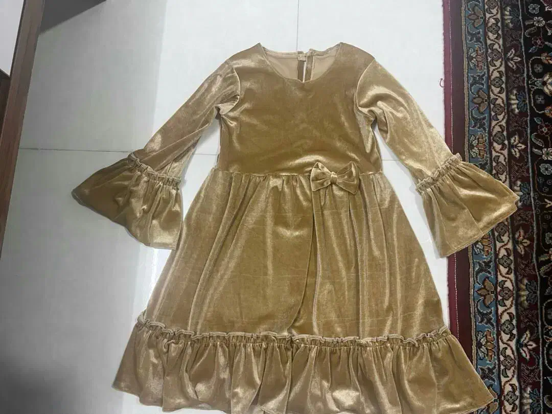 مخمل پاییزه|کفش و لباس بچه|شیراز, بعثت|دیوار