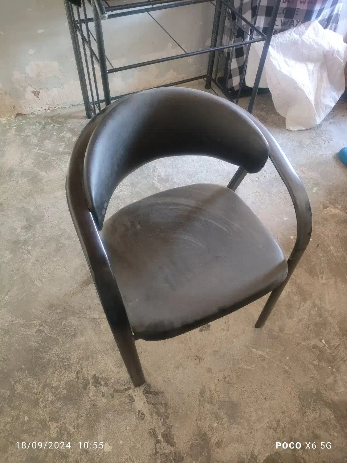 صندلی انتظار|آرایشگاه و سالن‌های زیبایی|کرمانشاه, |دیوار