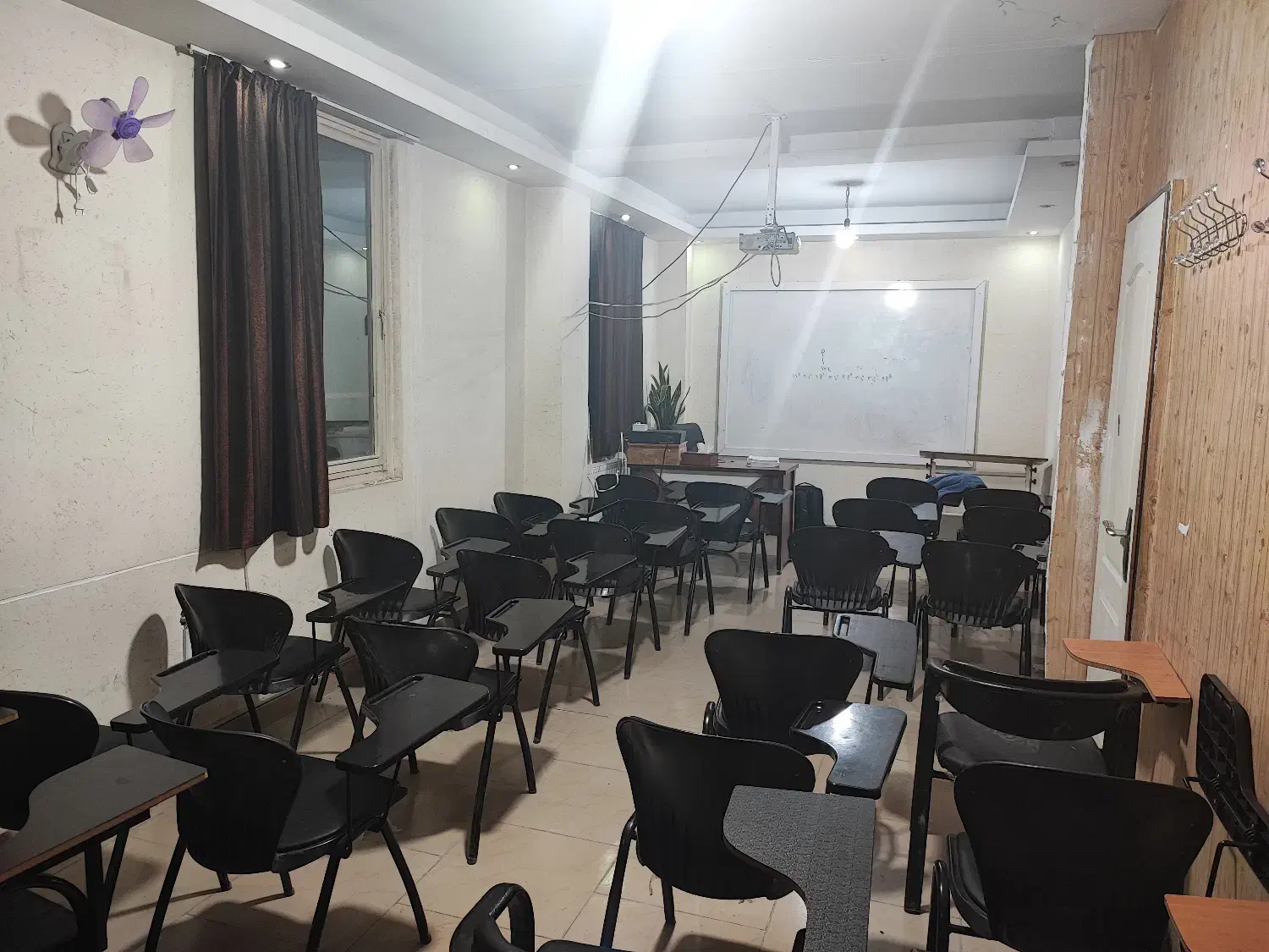 اجاره روزانه و ساعتی دفتر کار و کلاس درس|اجارهٔ کوتاهمدت دفتر کار و فضای آموزشی|فردیس, قریشی|دیوار