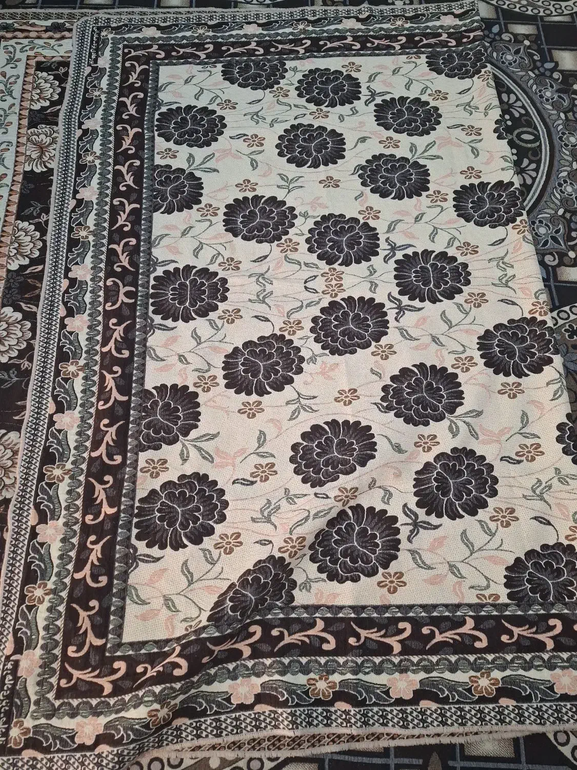 رو فرشی 9 متری|روفرشی|اهواز, فرهنگ شهر|دیوار