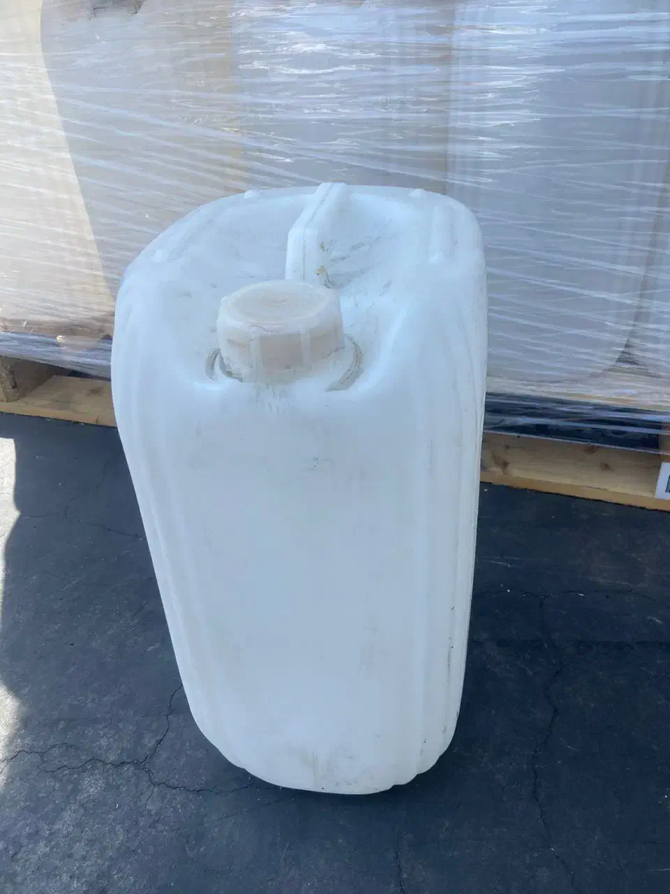 گالون 20 لیتری|ظروف نگهدارنده، پلاستیکی، یک‌بارمصرف|ایوانکی, |دیوار