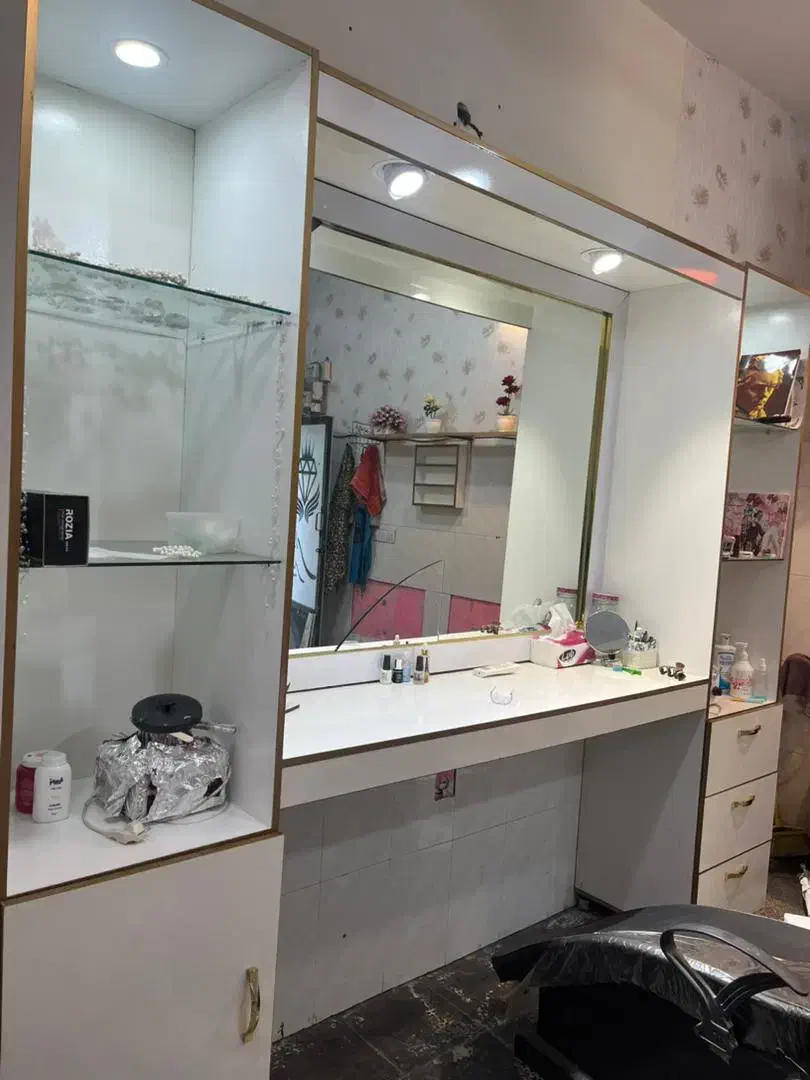 لوازم آرایشگاهی|آرایشگاه و سالن‌های زیبایی|رامسر, |دیوار