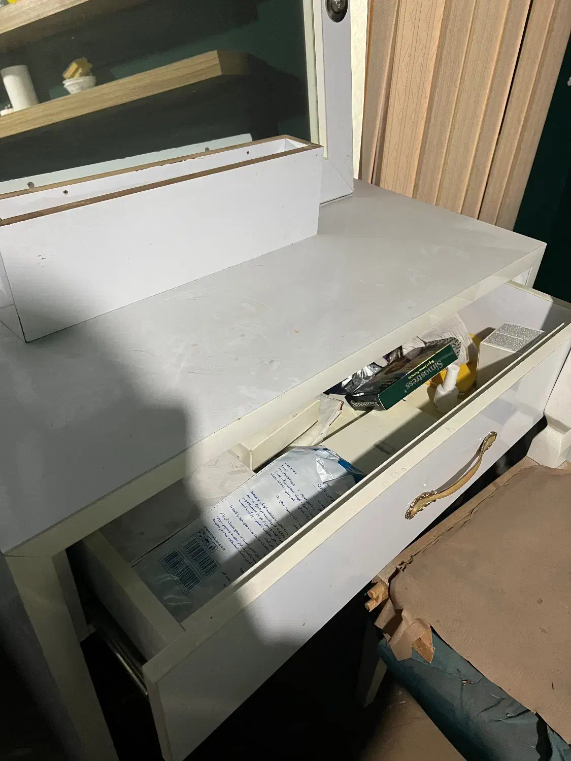 میز ارایش|آرایشگاه و سالن‌های زیبایی|ساری, |دیوار