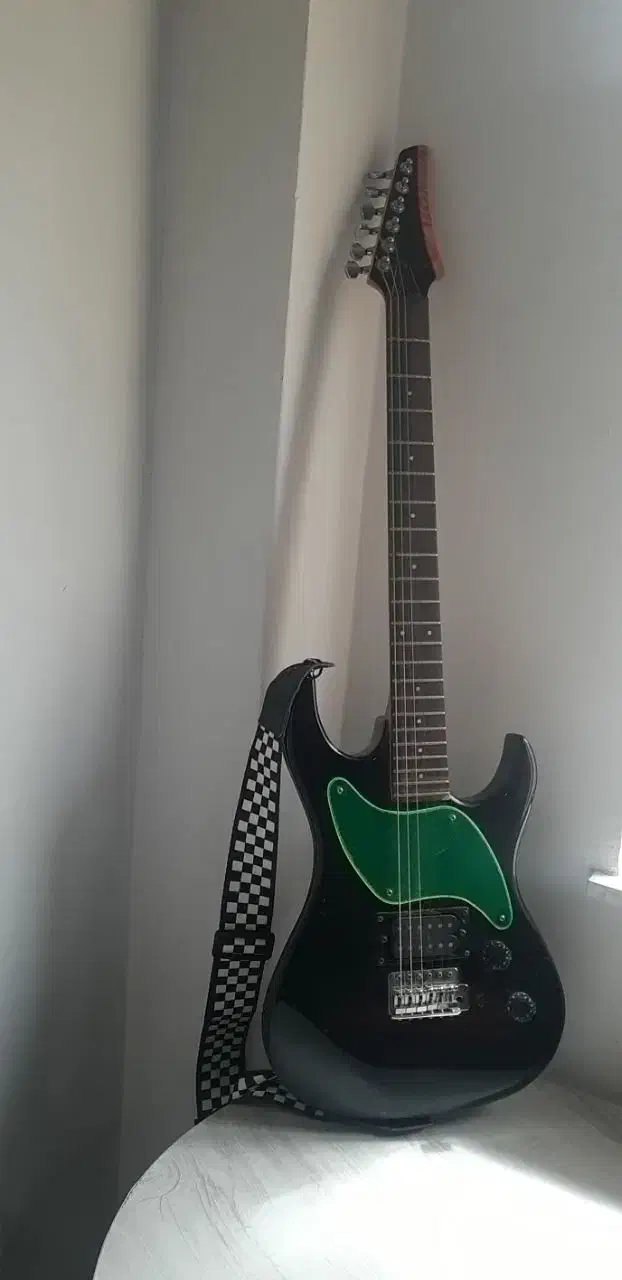 گیتار الکتریک|گیتار، بیس، امپلیفایر|آستارا, |دیوار