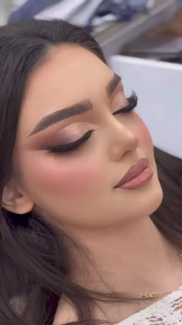 خدمات میکاپ و شنیون و آموزش میکاپ و خودآرایی|خدمات آرایشگری و زیبایی|مشهد, خواجه ربیع|دیوار