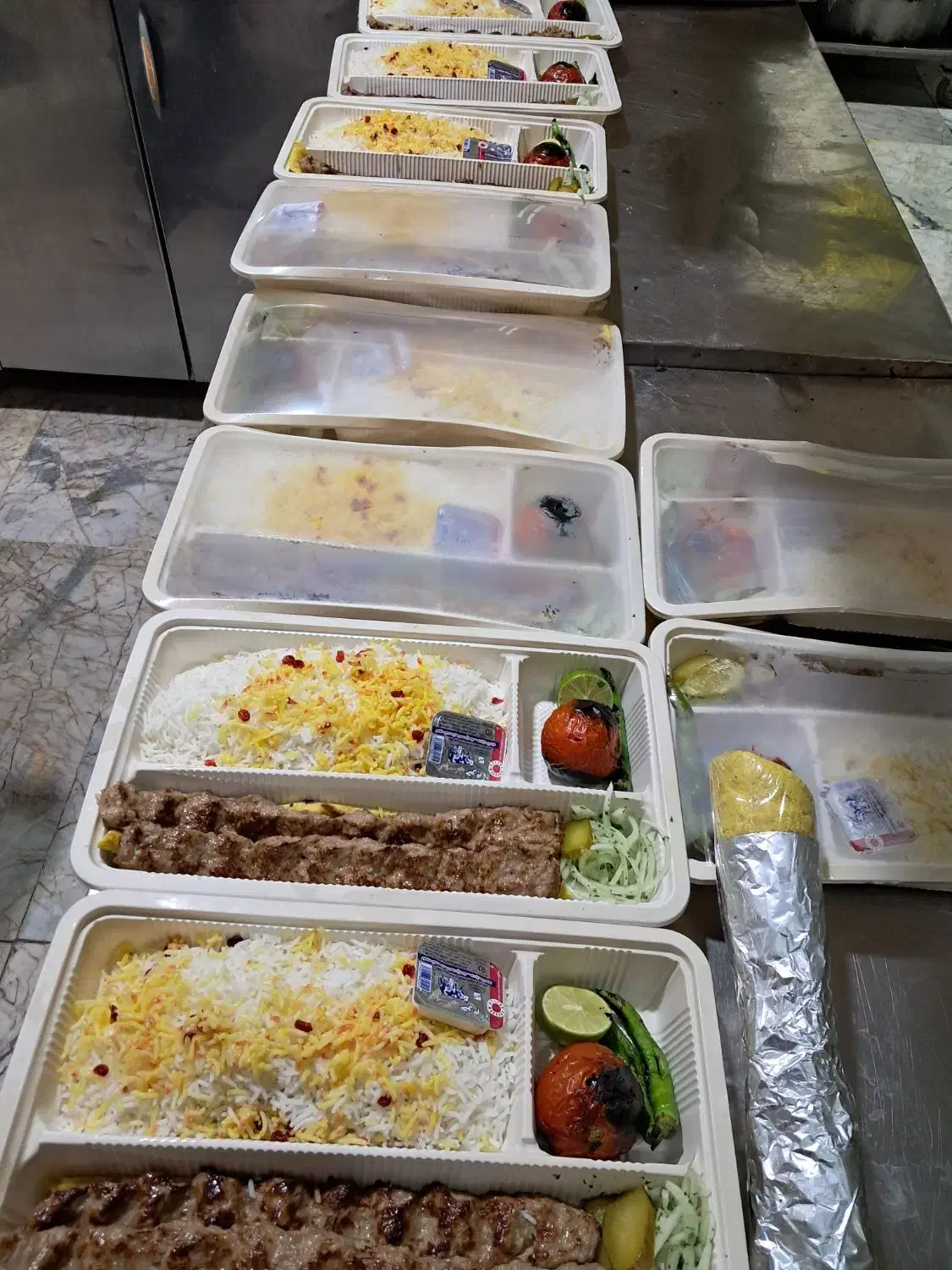 استخدام  صندوقدار خانم و منقلدار شیفت شب|استخدام خدمات فروشگاه و رستوران|مشهد, کارمندان دوم|دیوار