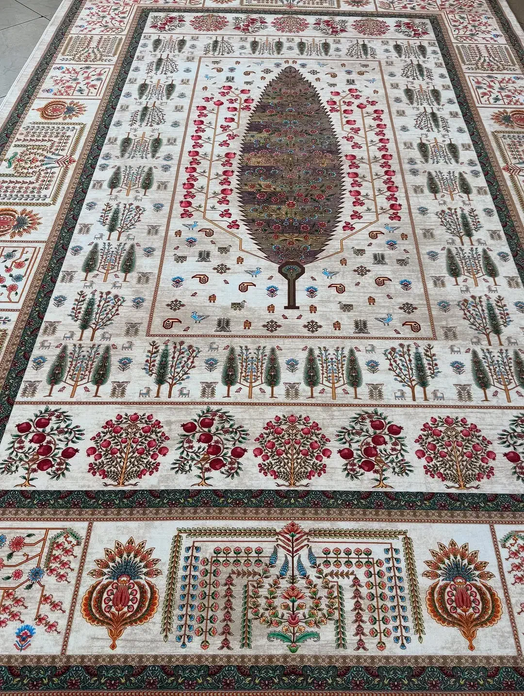 بهشتی در تار پود کرم سبز ۱۲۰۰ درختی جدید|فرش|بوشهر, |دیوار