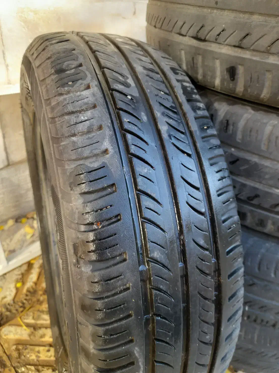 لاستیک ۱۸۵*۶۵*۱۴ پژویی و ۲۰۵ سمند و پراید|قطعات یدکی و لوازم جانبی|اندیشه, اندیشه فاز ۲|دیوار