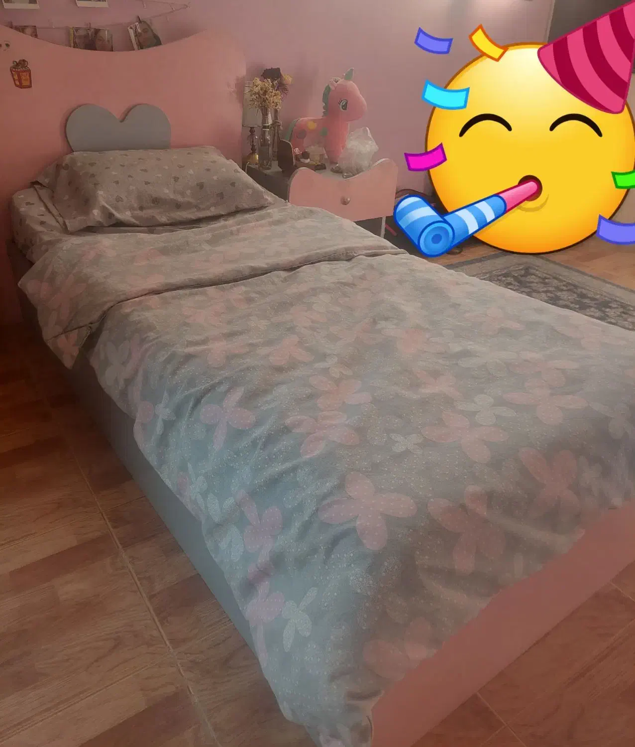 سرویس خواب جوان دخترانه کمد و تخت و خوش خواب و میز|تخت و سرویس خواب|شیراز, حافظیه|دیوار